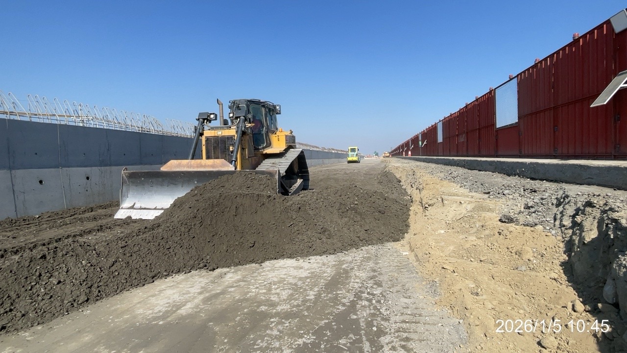 南下線S055-84路基第二層填築作業